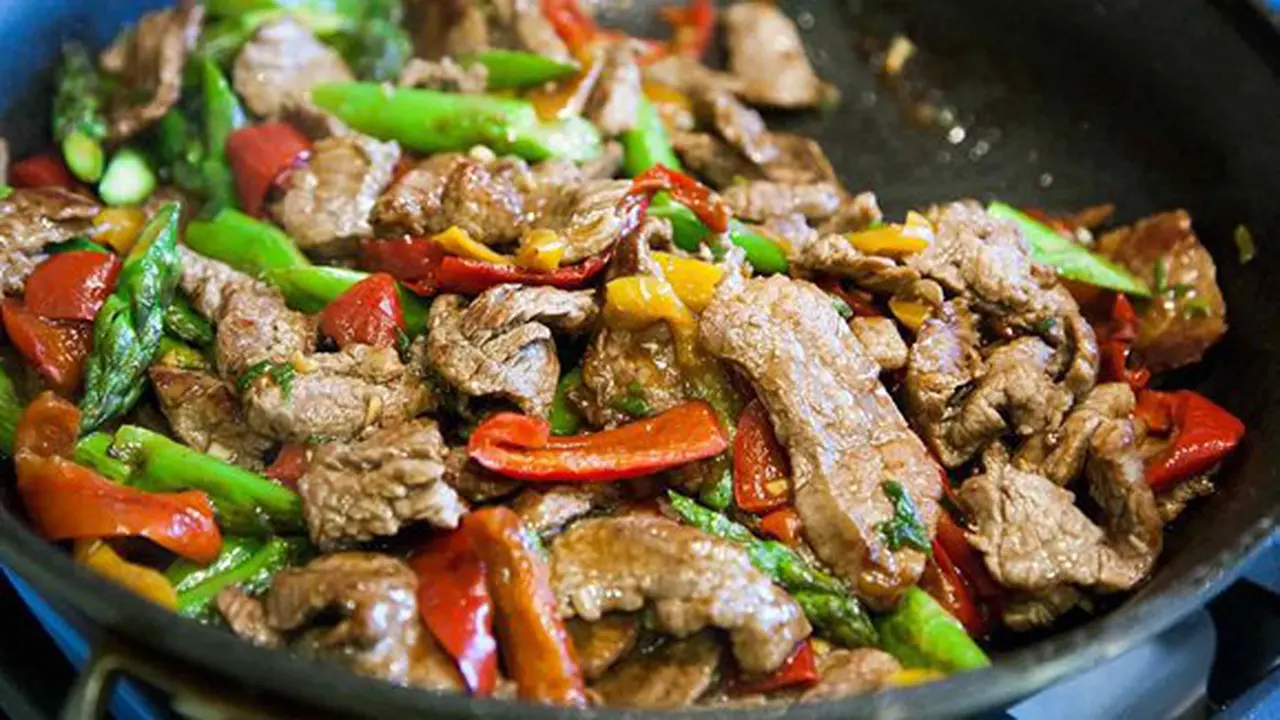 Resep tumis daging sapi/copyright Simply Recipes