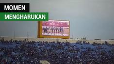 Berita video momen mengharukan di Stadion Si Jalak Harupat sebelum laga Persib Bandung melawan Perseru Serui pada laga terakhir mereka di Liga 1 2017, Minggu (12/11/2017).