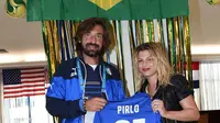 Sebelum Lawan Kosta Rika, Timnas Italia Didatangi Penyanyi Cantik
