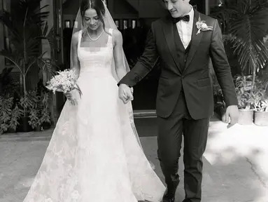 Miles Teller dan Keleigh Sperry menikah pada awal September lalu di Maui, Hawaii. (Liputan6.com/IG/@moniquelhuillier)