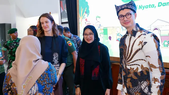 Bupati Banyuwangi Ipuk Fiestiandani (baju hitam) berdiskusi dengan korporasi Borealis, Austria dan Clean Rivers, Uni Emirate Arab.  (Istimewa)