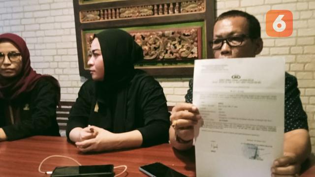 Konferensi pers kasus KDRT Ibu Bhayangkari di Makassar (Liputan6.com/Eka Hakim)