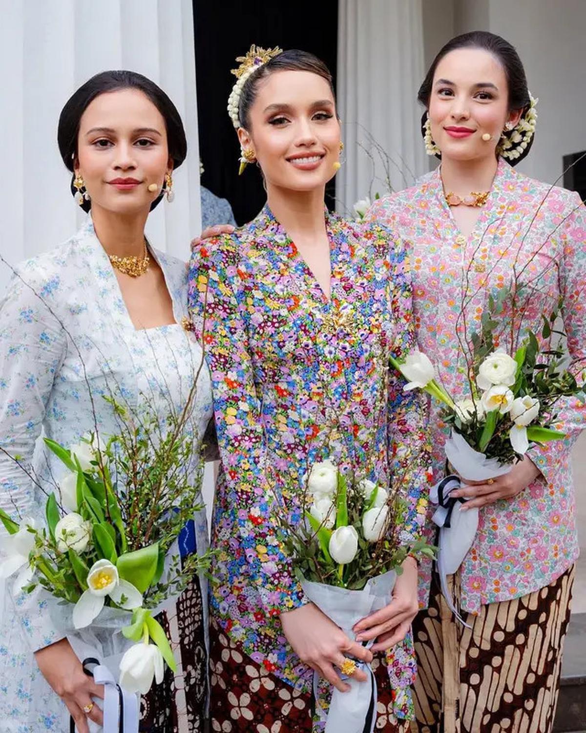 6 Potret Artis Tampil di Monolog 'Terbitlah Terang', Anggun dalam Balutan Kebaya