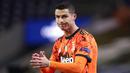 Barisan pertahanan Porto sukses membuat Cristiano Ronaldo tak berkutik. Mantan striker Real Madrid itu hanya membuat satu peluang sepanjang pertandingan. (AP/Luis Vieira)