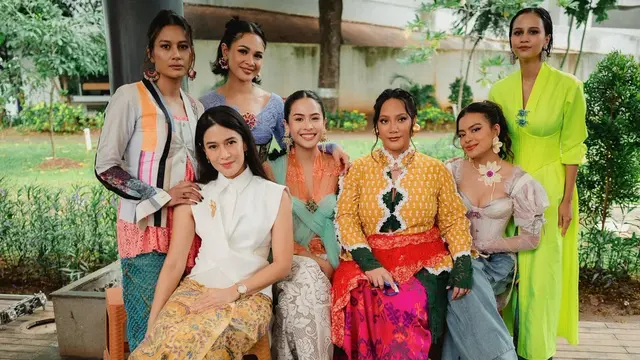 Detail Kebaya Dian Sastrowardoyo (Foto: Instagram @andien)
