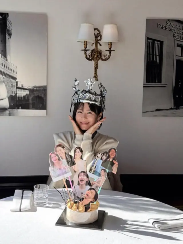 Son Ye Jin Rayakan Usia ke-44 mengenakan mahkota. [@yejinhand]