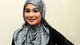 Soraya larasati menjadi satu di antara beberapa selebriti wanita yang saat ini mengenakan hijab. (17/6/14) (Liputan6.com/Panji Diksana)