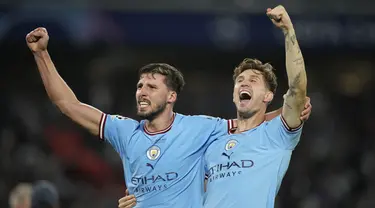 Para pemain Manchester City melakukan selebrasi usai pertandingan sepak bola final Liga Champions antara Manchester City dan Inter Milan di Ataturk Olympic Stadium, Istanbul, Turki, Sabtu (10/6/2023). (AP Photo/Emrah Gurel)