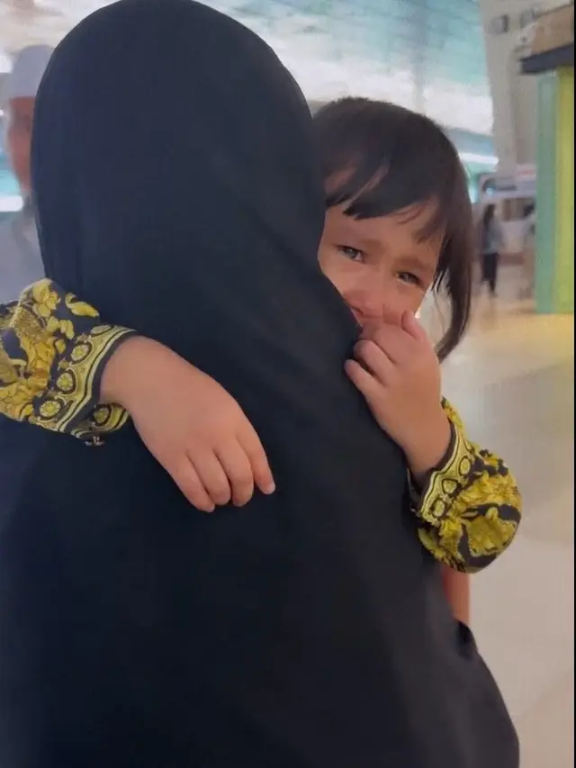 Khalisa nangis kejer