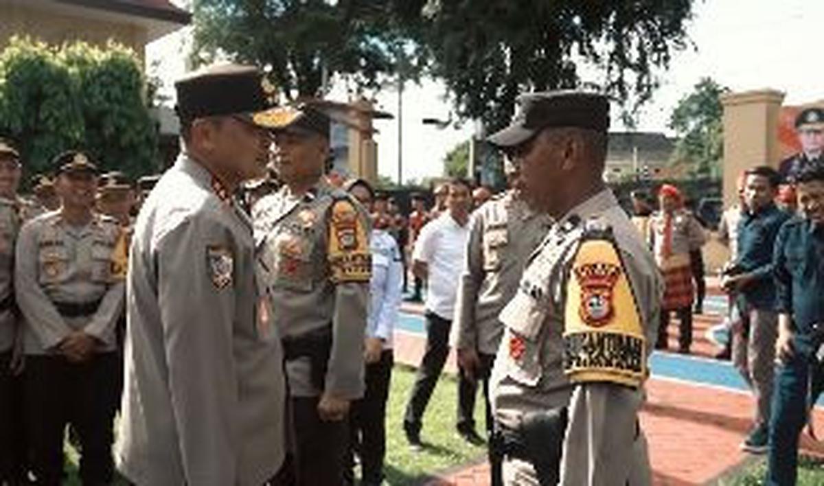 Mengetahui ketiga buah hati Nurdin belum ada yang mengikuti jejak sang ayah, Fadil langsung menawarkan soal pendidikan Polri.&nbsp;<br>