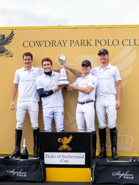 Dengan gaya yang memikat Pangeran Mateen tampil gaya dengan pesona memukau.  [Foto: Instagram/ tmski]