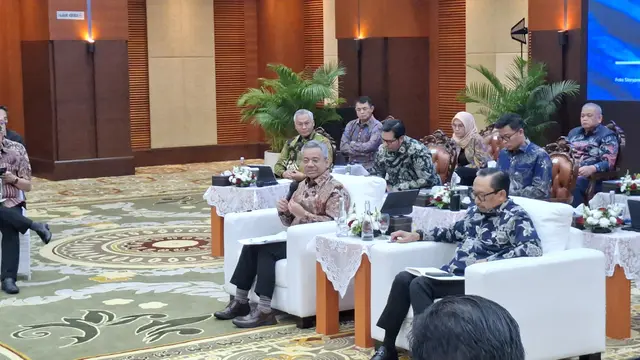 Suahasil Nazara Perdana APBN KiTa: Defisit Rp 240,1 Triliun