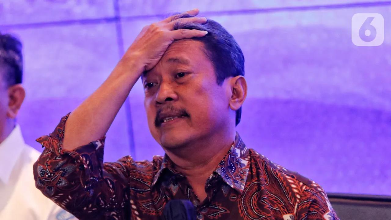 "Agak aneh, Singapura ini negara kecil, enggak punya laut, lautnya sudah di pepet-pepet, tapi dia cukup besar ikan hiasnya,"&nbsp;