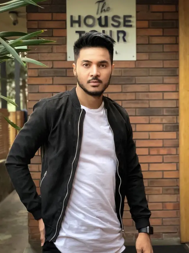Sudah Move On, Ini 6 Potret Aher Kekasih Baru Elly Sugigi