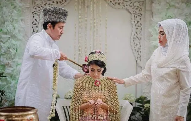 Gya Sadiqah jalani siraman sebelum menikah dengan Tarra Budiman (Bintang Pictures)