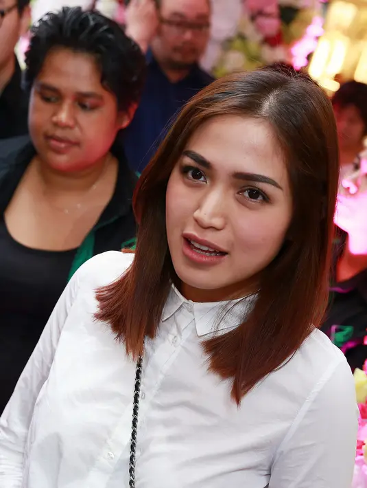 Pemeran film ‘Dealova’ ini tidak trauma akan pernikahan, namun memang dukungan dari orang-orang terdekat sudah cukup untuk membuatnya terus menjalani hidup bersama anaknya. (Wimbarsana/Bintang.com)