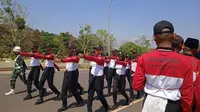 Pasukan Pengibar Bendera Pusaka (Paskibraka) Kabupaten Bandung Barat (KBB) sedang melakukan gladi bersih upacara HUT  ke-79 RI yang dilaksanakan di lapang Mekarsari, Kecamatan Ngamprah, KBB, Kamis, 15 Agustus 2024/Liputan6.com