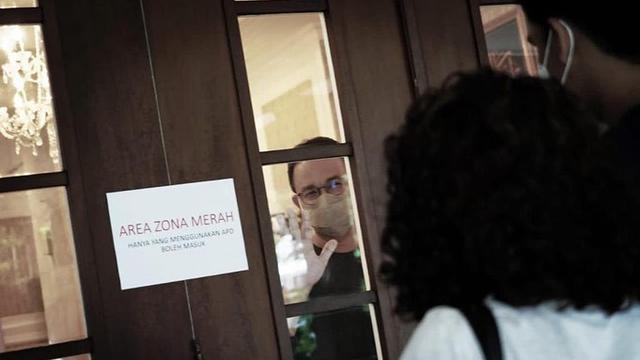 Anies Baswedan dijenguk istri dan anak. (Foto: Instagram @fery.farhati)