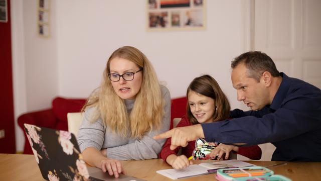 Screen Time Bikin Anak-Anak Zaman Sekarang Alami Masalah Mata Lebih Dini