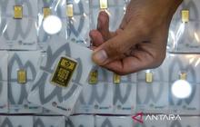 Harga Emas Antam Anjlok Rp43.000 Hari Ini, Cek Rinciannya!