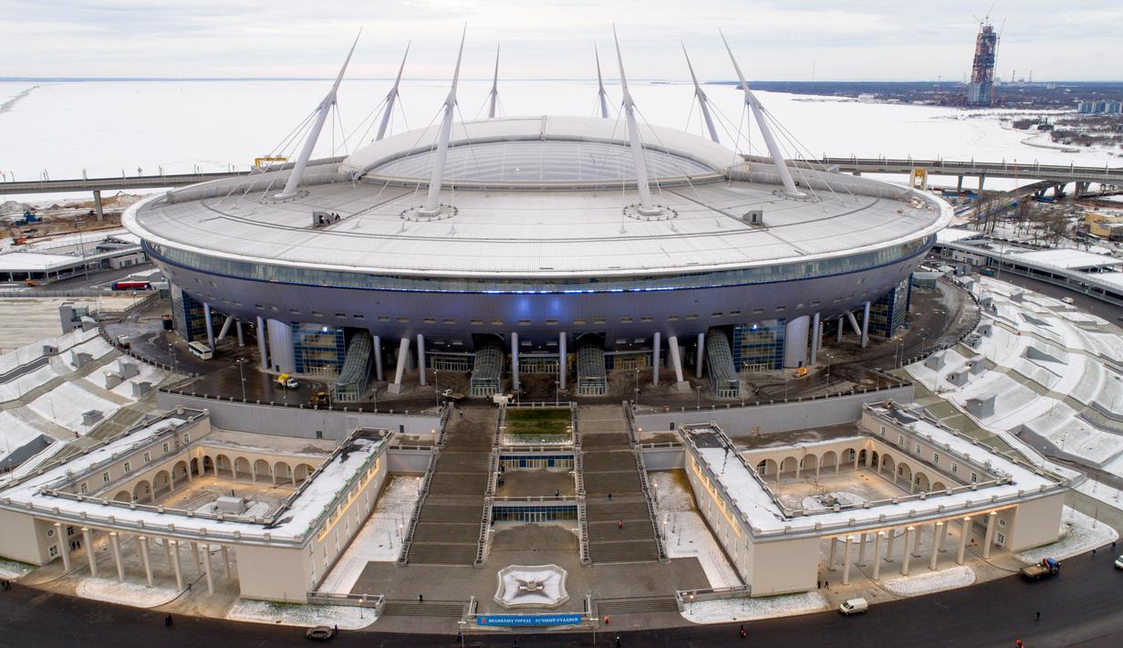Pemandangan dari atas stadion sepak bola yang sedang dibangun di Krestovsky akan menjadi tuan rumah untuk beberapa pertandingan sepak bola Piala Dunia 2018 di St.Petersburg, Rusia, (29/12/2016). (AP Photo / Dmitri Lovetsky) 