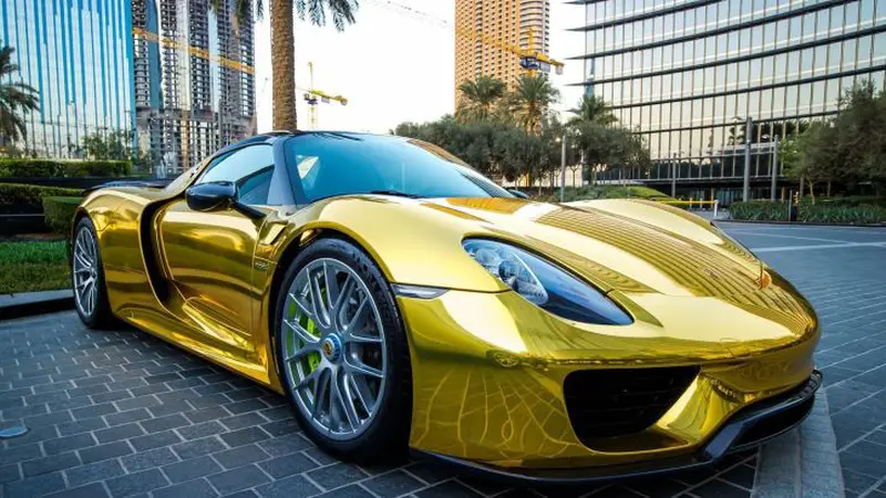 Berkelir Emas, Supercar Hibrida Porsche Gegerkan Arab SaudI