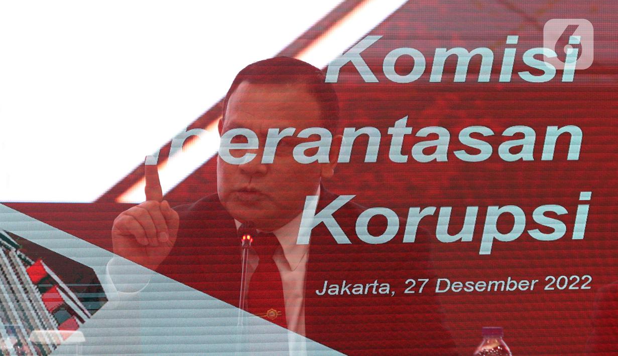 Foto dengan teknik multiple eksposure menampilkan Ketua KPK, Firli Bahuri saat menyampaikan rilis Kinerja dan Capaian Komisi Pemberantasan Korupsi (KPK) sepanjang tahun 2022 di Gedung Merah Putih KPK, Jakarta, Selasa (27/12/2022). Sepanjang 2022, KPK melakukan 113 penyelidikan, 120 penyidikan, dan 121 penuntutan serta 121 kasus yang ditangani telah berkekuatan hukum tetap. (Liputan6.com/Helmi Fithriansyah)