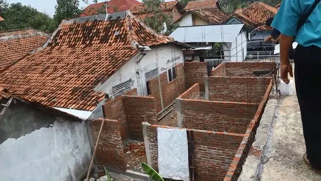 Tembok menutup akses jalan yang biasa dilewati 3 keluarga di Pemalang, Jawa Tengah. (Foto: Liputan6.com/Tangkapan Layar Video-Polres Pemalang)