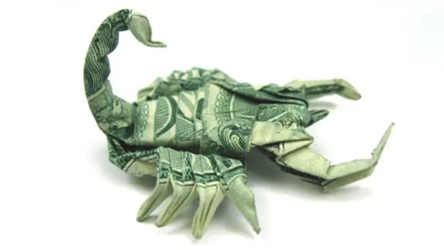 Seniman Jepang menciptakan origami dari uang kertas US$ 1