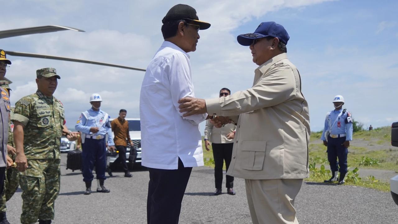 Momen Prabowo-Sri Sultan Kompak Naik Maung