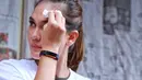 Luna Maya mengenang pertemuan singkat di Jepang. Saking keasikan ngobrol, mereka nyaris tertinggal pesawat. Sejak pertemuan itu, Chicco dan Rio langsung membicarakan pada sutradaranya, Angga Dwimas Sasongko. (Adrian Putra/Bintang.com)