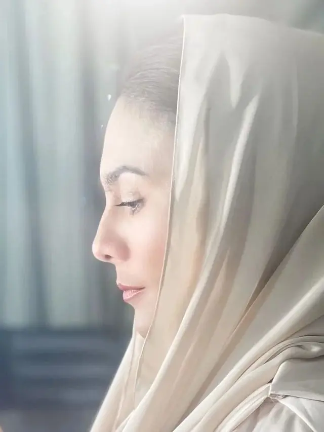 Wulan Guritno Berhijab