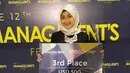 Dulu pakai behel atau kawat gigi untuk memperbaiki posisi gigi, kini Erina Gudono mempunyai senyuman manis yang memikat hati. Lulusan sarjana Manajemen Universitas Gadjah Mada ini bikin salut dengan sederet pencapaiannya saat remaja dulu. Diketahui calon menantu Presiden Jokowi dan Ibu Iriana ini pernah bekerja di beberapa perusahaan bergengsi di Indonesia. (Liputan6.com/IG/@erinagudono)