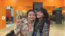 Selama ajang Dangdut Academy 5 berlangsung, Sridevi sering habiskan waktu bareng Rara LIDA. Tak hanya dekat dengan Rara, menilik dari laman Instagram pribadinya, pedangdut dengan nama lengkap Serli Artika Sridevi ini juga dekat dengan beberapa pedangdut jebolan DA dan LIDA lainnya. Kompak di berbagai momen, netizen tak sabar menanti karya Rara dan Sridevi hingga momen keduanya duet bareng. (Liputan6.com/IG/@da5_sridevi03)
