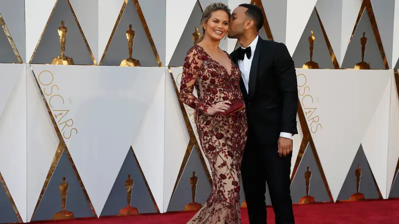 20160229-Piala-Oscar-USA-Chrissy-Teigen-John-Legend-Reuters