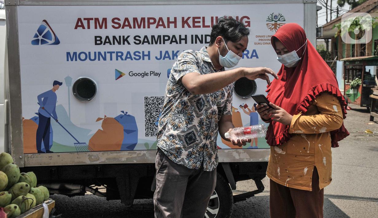 FOTO: Menambah Penghasilan dengan ATM Sampah Keliling - News ...