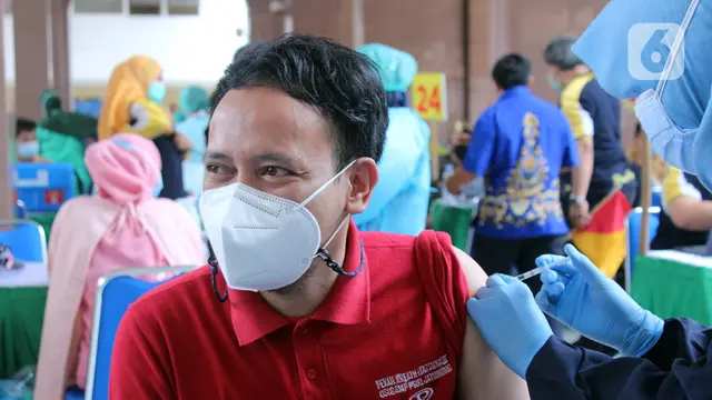 FOTO: 6 Ribu Pelayan Publik dan Guru di Kota Tangerang Jalani Vaksinasi COVID-19