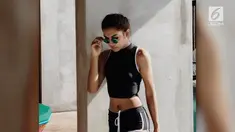 Millendaru pamer bikini tapi dirinya menuai kritikan dari warganet.