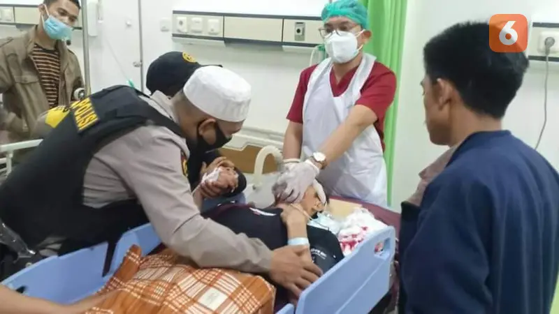Salah seorang korban tertembak menjalani perawatan intensif di RS Bhayangkara Makassar (Istimewa)