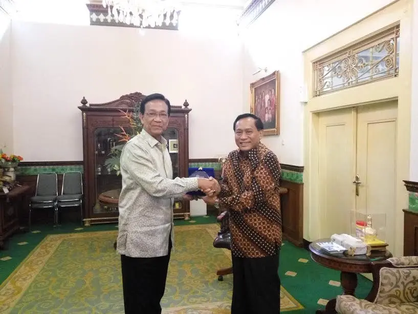 Perwakilan Emtek Group bersilaturahmi dengan Gubernur DIY Sultan HB X di Yogyakarta (Liputan6.com / Switzy Sabandar)