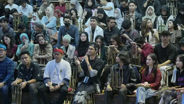 Putra Ganjar Pranowo dan Siti Atiqoh, Muhammad Zinedine Alam Ganjar berkesempatan menghadiri acara Angklung Groove Fest; Melodi Muda Indonesia di Saung Angklung Udjo, Padasuka, Bandung, Jawa Barat, Kamis (30/11/2023) malam (Istimewa)