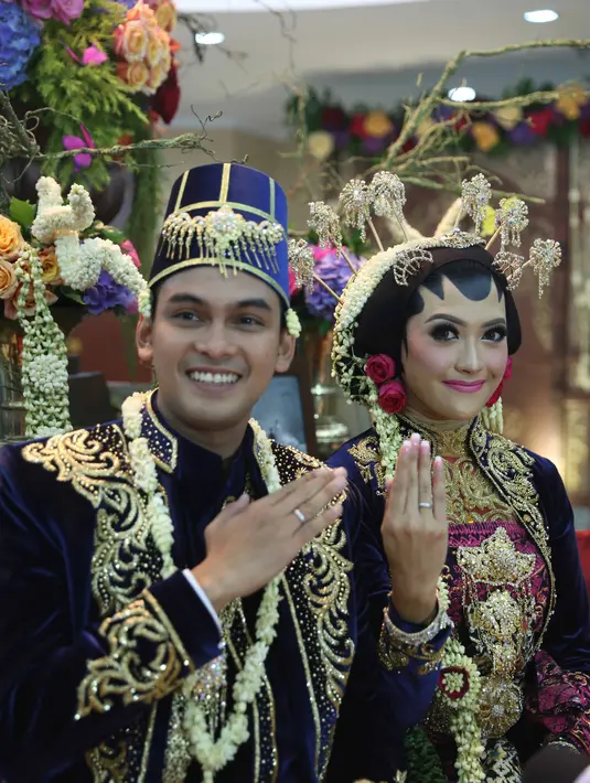 "Soal jodoh saya ikuti Nabi Muhammad SAW. Putri masih mau belajar agama, walau masih banyak kurangnya,” kata Ridwan Ghani, di Gedung Dhanapala, Jakarta Pusat, Sabtu (25/2/2017). (Nurwahyunan/Bintang.com)