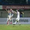 Selebrasi Teerasak Poeiphimai usai berhasil mencetak gol penyama kedudukan pada final Piala Presiden 2025&nbsp;di Stadion Si Jalak Harupat, Kabupaten Bandung, pada Minggu (13/7/2025) malam WIB. (Bola.com/Bagaskara Lazuardi)