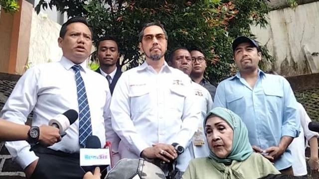 Ibunda Ferry Irawan dan Sunan Kalijaga. (M. Altaf Jauhar)