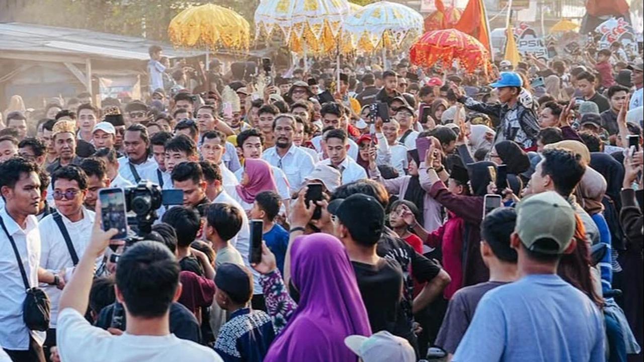 FOTO: Jokowi Hadiri Karnaval Gajah di Tulang Bawang