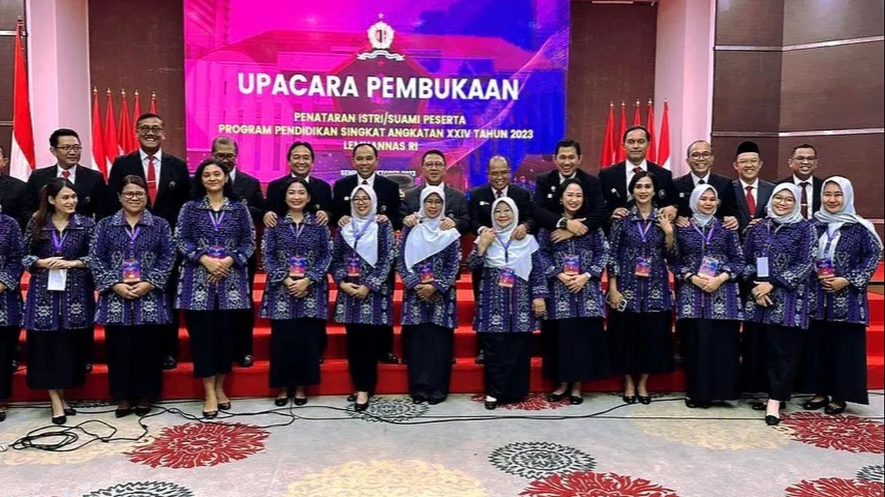 Ada juga yang menyebut jika Diah Permatasari begitu cocok jadi istri pejabat.<br>
