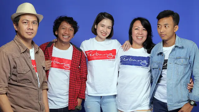 [Bintang] Media visit pemain film Terbang