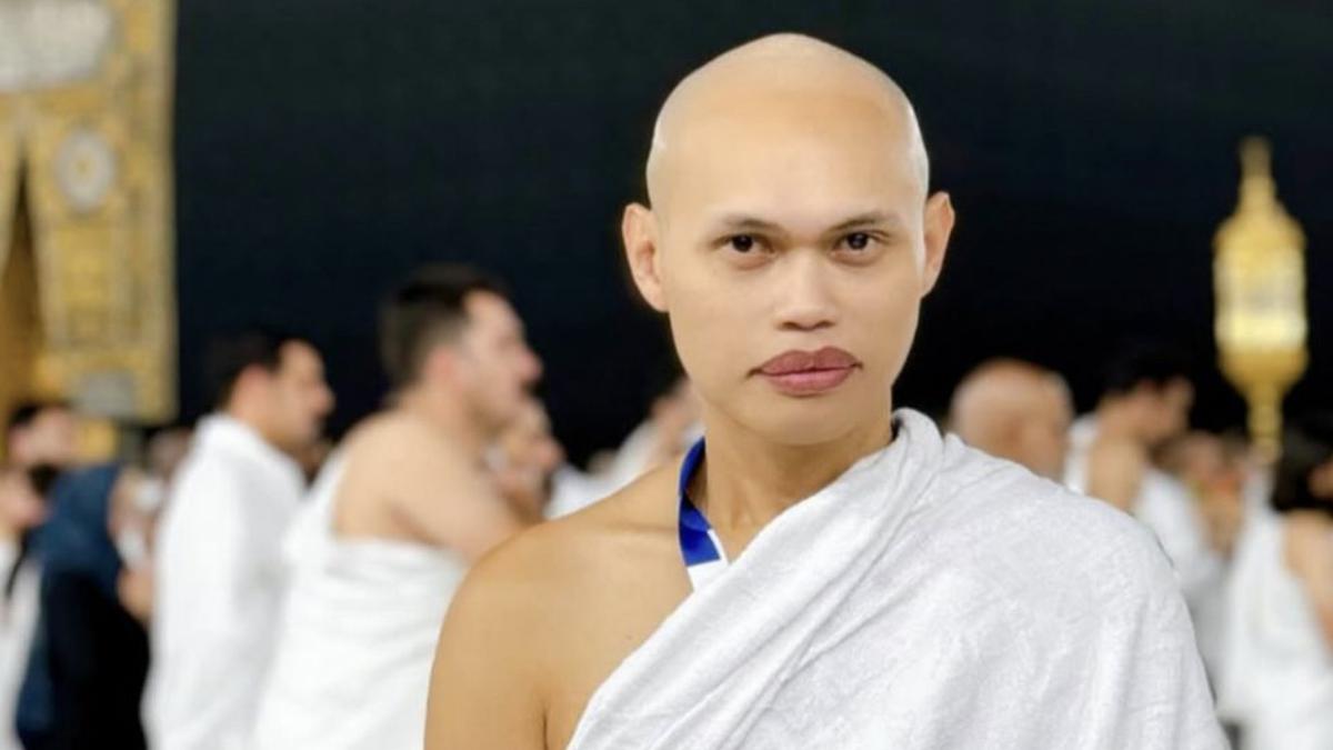 Tampilan Wanda Hara saat Umrah, Curi Perhatian Netizan
