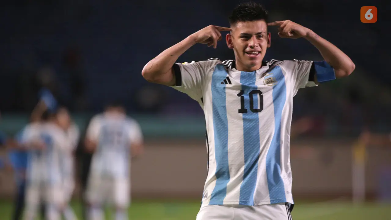 Claudio Echeverri Diincar Manchester City