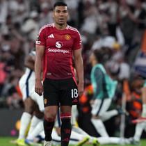 Gelandang Manchester United asal Brasil #18, Casemiro, bereaksi di akhir pertandingan final Liga Europa UEFA antara Tottenham Hotspur dan Manchester United di Stadion San Mames, Bilbao, pada 21 Mei 2025. (CESAR MANSO/AFP)